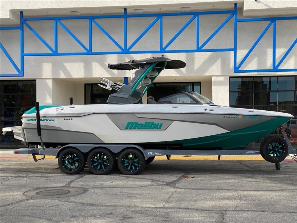 2021 Malibu 25 LSV