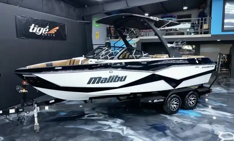 2023 Malibu 22 LSV